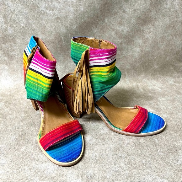 Very Volatile Serape Fringe Sandals -
Size 8 - Picture 3 of 7